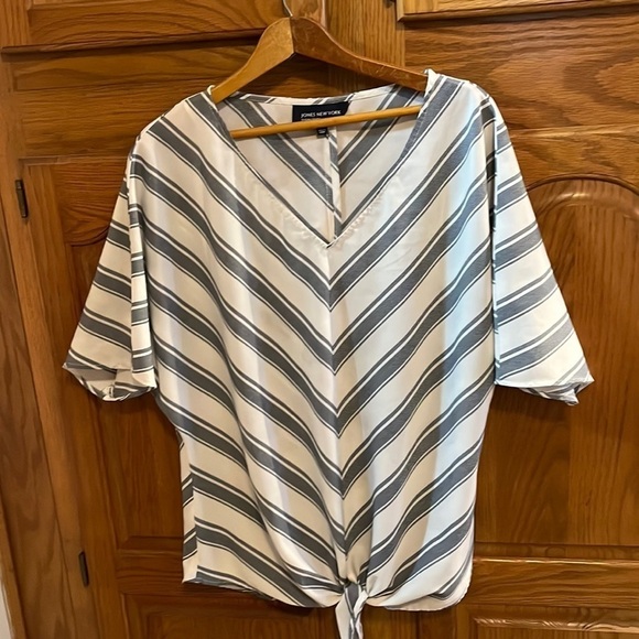 Jones New York Short Sleeve Blouse - Picture 1 of 4